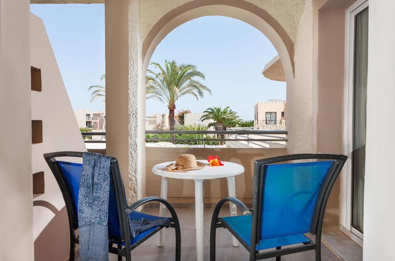 Relax Hotel Agia Marina Exterior foto