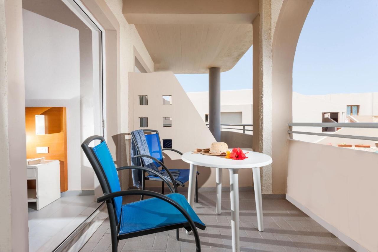 Relax Hotel Agia Marina Exterior foto