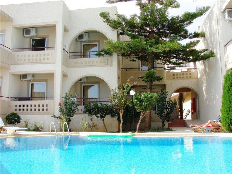Relax Hotel Agia Marina Exterior foto
